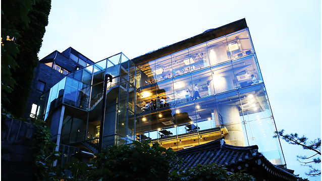 히든 에스파스: 한국 현대 건축 대표 명작 '공간사옥'을 거닐다