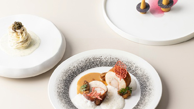 Savor the Art: 달항아리 아트 작품과 다이닝